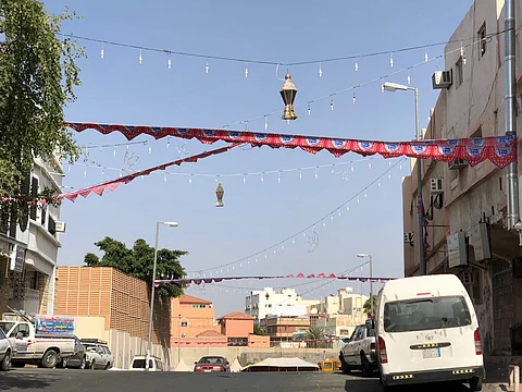 شاهد.. حي الريان بالطائف يتزين بجهود ذاتية احتفالاً برمضان