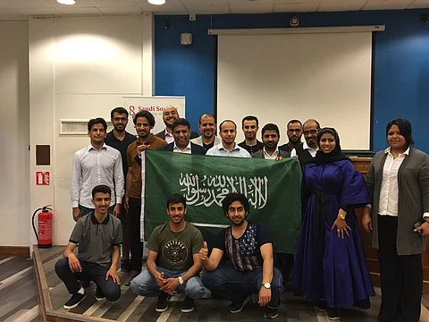 "ريدنج" توصي بدعم برامج المبتعثين وتدريبهم على العمل التطوعي