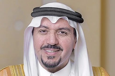 أمير القصيم يُشدّد على الالتزام بساعتين بين المغرب والعشاء خلال رمضان