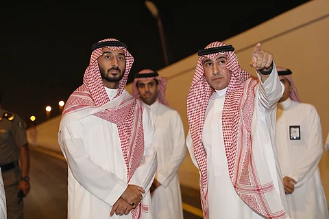 شاهد .. "عبدالله بن بندر" يقف على افتتاح نفق الأندلس