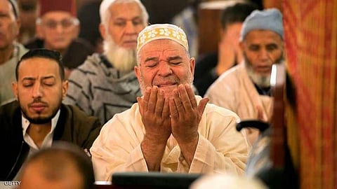 حارس أمن "خصوصي" في مسجد مغربي .. تعرَّف على السبب