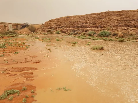 شاهد .. أمطارٌ متفرقة على حريملاء وثادق ومرات وأشيقر