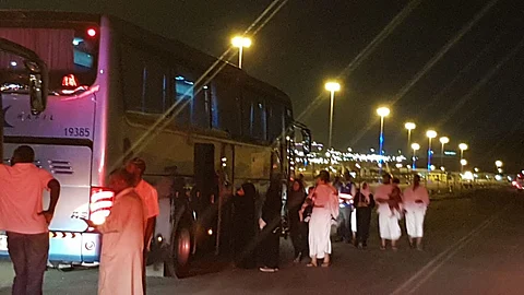 مكة.. ٤ حجوزات للمركبات للمخالفات بالوقوف الممنوع وموقع للاستعلام عن المركبة المحجوزة
