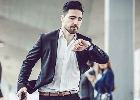"كذب بعضهم مكشوف".. استطلاع رأي: 4 أعذار للموظفين عند التأخُّر عن الدوام