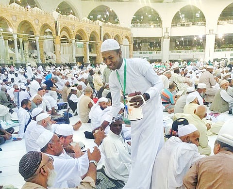بالصور.. "أوقاف صالح الراجحي" تشرع بتنفيذ برنامج إفطار الصائمين