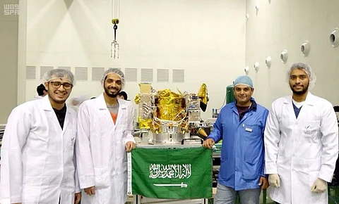 بمشاركة السعودية.. انطلاق الرحلة الفضائية الصينية لاستكشاف الجانب غير المرئي للقمر