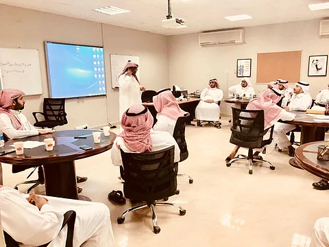 60 مستفيداً من برامج التطوير الإداري في "تعليم الرياض"