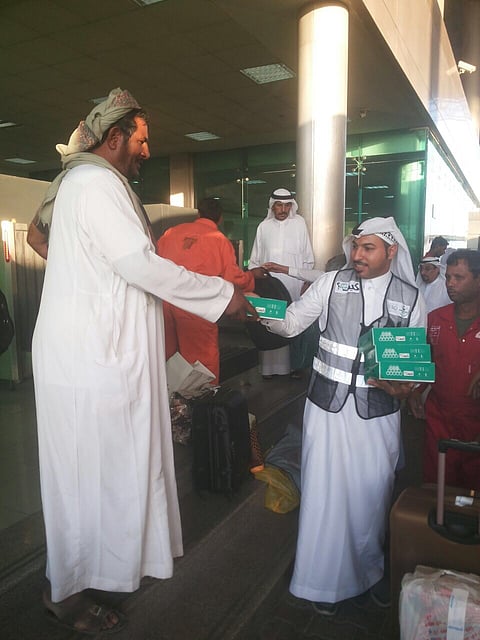 "الحج" تستقبل المعتمرين في المنافذ البرية بـ80 ألف وجبة إفطار