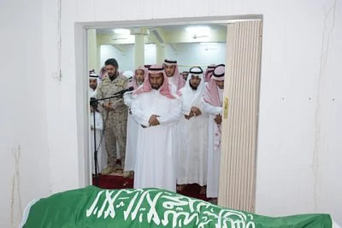 الطوال.. جموع المصلين يؤدون صلاة الميت على الشهيد الحمدي