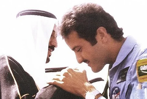 تعرف على الوجبة الخفيفة التي صعد بها "سلطان بن سلمان" إلى الفضاء