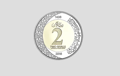 مؤسسة النقد: إحلال الريال المعدني محل الورقي وسحبه من التداول تدريجياً اعتباراً من الغد