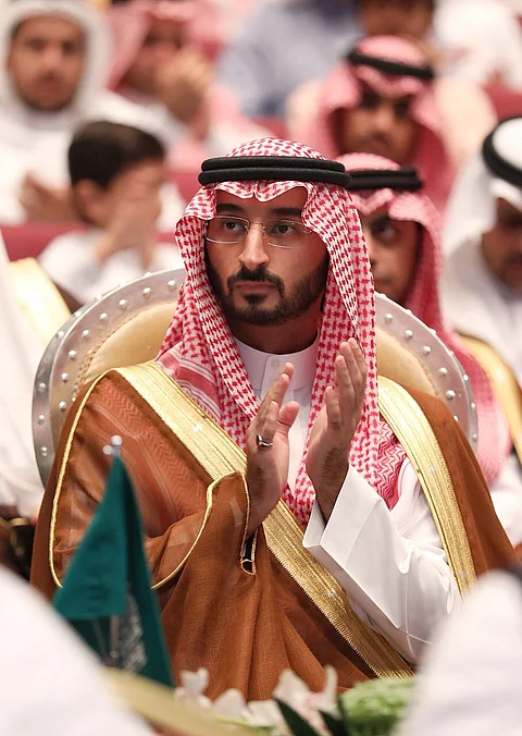 نائب أمير مكة يشهد تخريج 384 طالبة من جامعة دار الحكمة بجدة