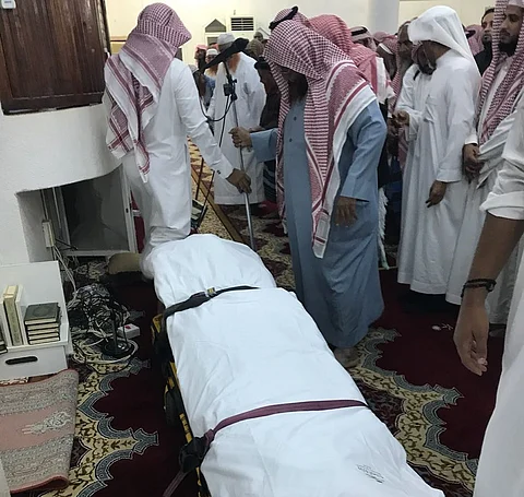 شاهد من هروب.. جموع تشيع الشهيد "شراحيلي" ووكيل المحافظ ينقل تعازي القيادة