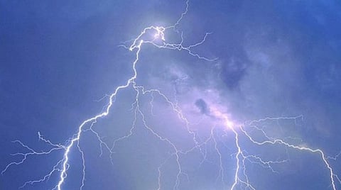 طقس الاثنين.. أمطار غزيرة وسحب رعدية و10 مناطق في الصورة