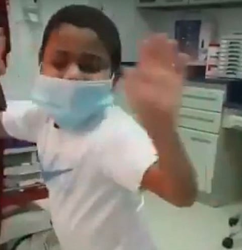 "فيديو الرقص العفوي" .. شاهد كيف نثر طفل سعودي السعادة بعد زراعته كُلى بالدمام