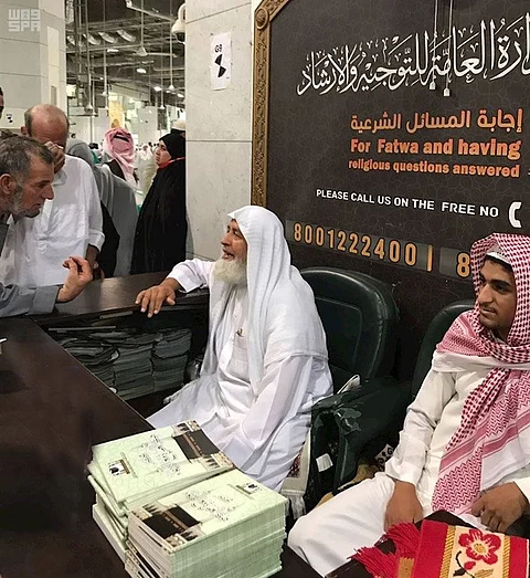 رئاسة شؤون الحرمين تطلق برنامج "إجابة السائلين" .. أكثر من لغة و19 موقعاً
