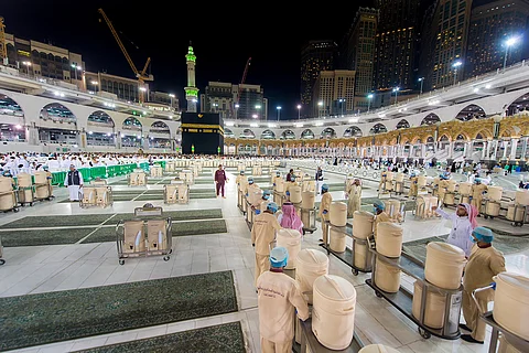 تعرف على طريقة خروج "ماء زمزم" من "البئر" إلى زوار بيت الله