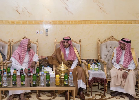 "أمير الجوف" ينقل تعازي القيادة لأسرة الشهيد "الرويلي"