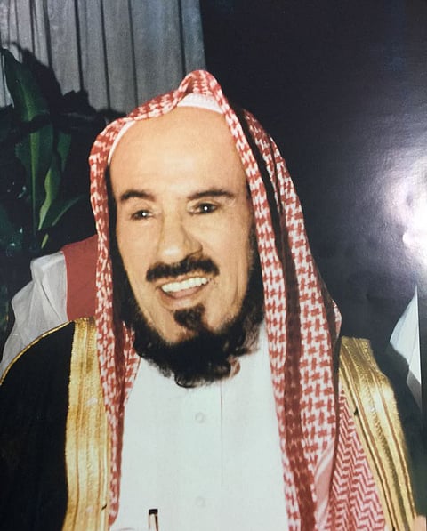 "الراجحي" بين صندوق خشبي ونقود "المؤسّس" وملك يتقدّم العزاء .. تجارة باركتها الصدقة