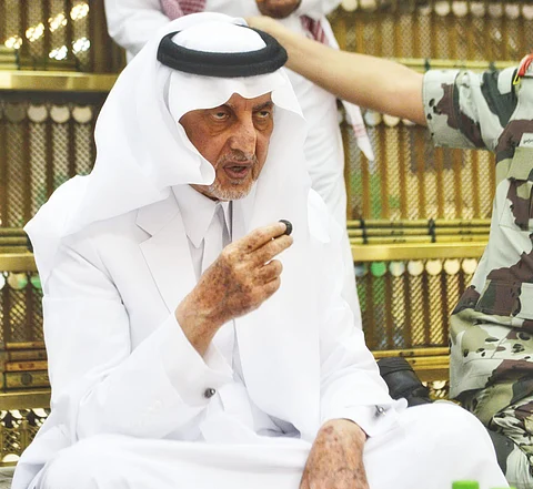 "الفيصل" يوجِّه بتوزيع 250 ألف وجبة سحور يوميًّا للزوار والمعتمرين
