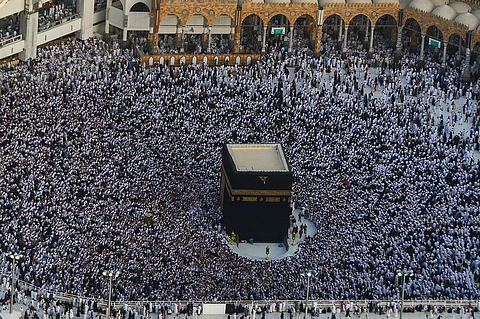 رغم تعنت ومراوغة "الدوحة".. وصول عشرات القطريين لأداء مناسك "العمرة"