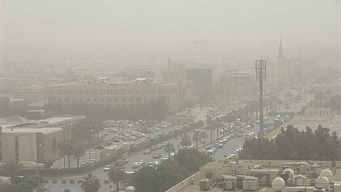 "الأرصاد": رياحٌ مُثيرة للأتربة والغبار تحدُّ من مدى الرؤية الأفقية على 7 مناطق