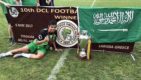 "الشمري" يحلق بالعلم السعودي في سماء أبطال أوروبا.. ويشكو تجاهل الإعلام
