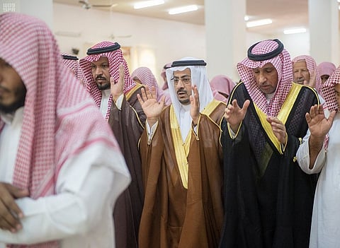 وكيل إمارة القصيم يؤدي صلاة الميت على الشهيد الحربي