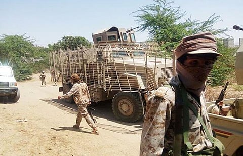 مدعوماً من التحالف.. الجيش اليمني يحرر ساحة العروض والمدخل الجنوبي لمطار الحديدة الدولي