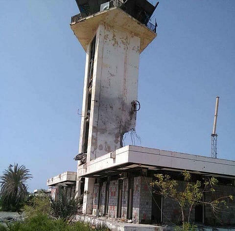 الجيش اليمني يعلن تحرير مطار الحديدة وبدء تطهيره من الألغام