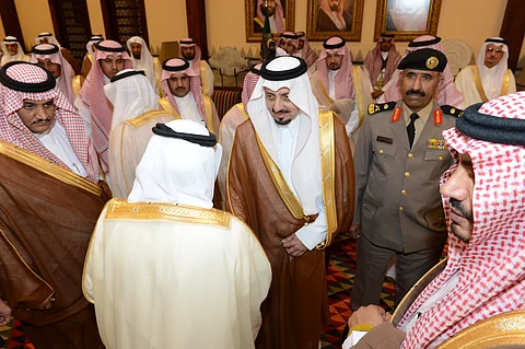 بالصور.. أمير عسير يستقبل المهنئين في ثاني أيام عيد الفطر