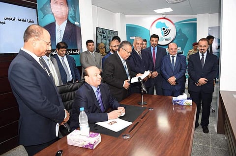 الرئيس اليمني يفتتح أكبر مشروع اتصالات في بلاده