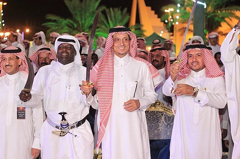 "بن سبرة" يشهد الحفل الثقافي لـ"بيشة تعايدكم" بحضورٍ تجاوَزَ 3 آلاف شخص