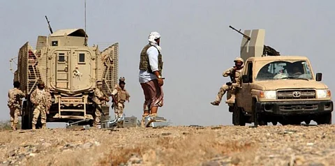 الجيش الوطني اليمني بدعم من التحالف يسيطر على مطار الحديدة