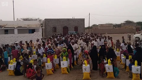 "إغاثي الملك سلمان" يواصل توزيع المواد الغذائية للأسر المحتاجة في الحديدة