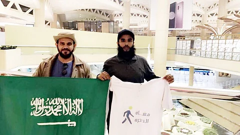 فريق "مشاة الحجرة" يصل أستراليا للمشاركة في صعود القمة السابعة