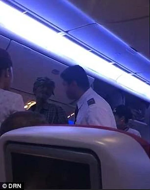 فضيحة على متن "القطرية" إلى إيران.. فيديو أغرب موقف على طائرة ركاب