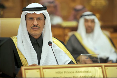 السعودية: ملتزمون بضمان توافر إمدادات نفطية كافية في السوق