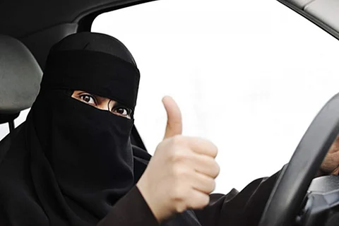 "الدسيماني": قرار قيادة المرأة حكيم.. وأعطى الثقة والأمان للسعوديات