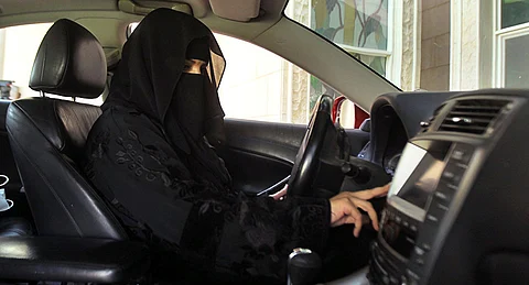 ساعات تفصل السعوديات عن حدث تاريخي.. وداعاً مواقف النقل وأرصفة التاكسي