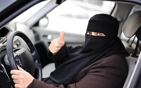 المغلوث لـ "سبق": قيادة المرأة ستزيد الطلب على السيارات بنسبة 10% وتقلص التحويلات الخارجية