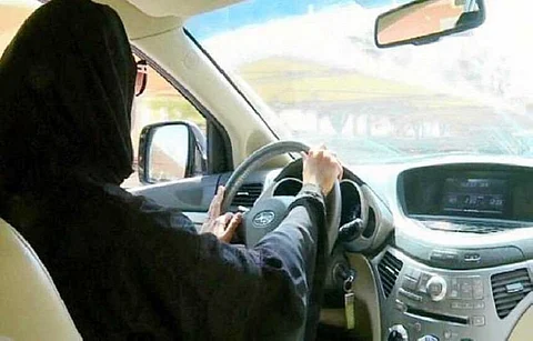 صباح قيادة المرأة .. السعوديات يدخلن رسمياً مضمار السيارات .. لا حوادث والوجهة أعمالهن