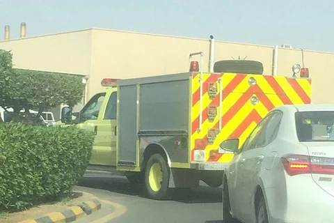 شاهد .. دخان يُخلي العيادات الخارجية بمستشفى بيشة و"فرق السلامة" تسيطر