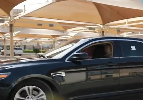 بالفيديو "سعود الطبية" تستقبل أول سائقة من منسوباتها ..فرح وشكر