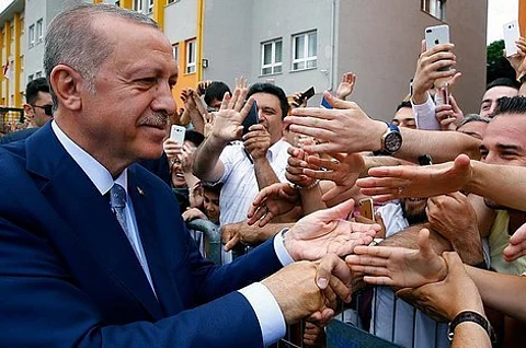 فوز أردوغان بالانتخابات الرئاسية التركية بنسبة 52,5 % واحتفالات بالعاصمة أنقرة