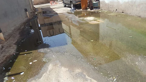 المياه الجوفية تحاصر المنازل بـ"جرف المدينة".. والأهالي يستغيثون