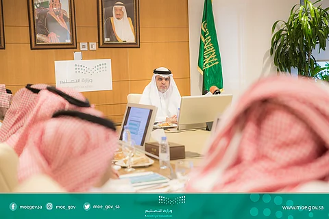 "العيسى" يودّع 24 معلماً ومعلمة سيتدربون في أستراليا