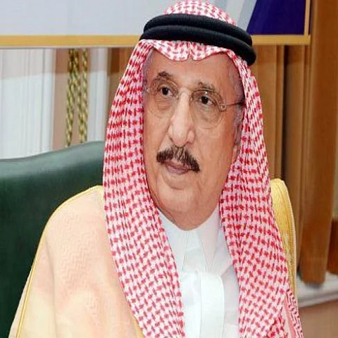 أمير جازان يقدم التعازي لوالد وأسرة الشهيد "حجي"