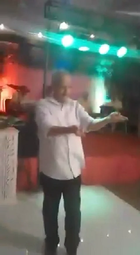 فيديو.. لحظة موت رجل أثناء رقصه بحفل زفاف