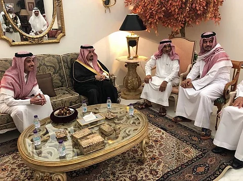 أمير الرياض يعزي أسرة العميل في وفاة "محمد بن صالح"